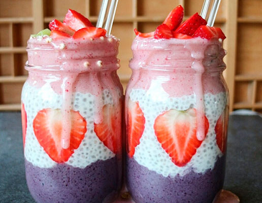 heathy smoothy of berry and chia