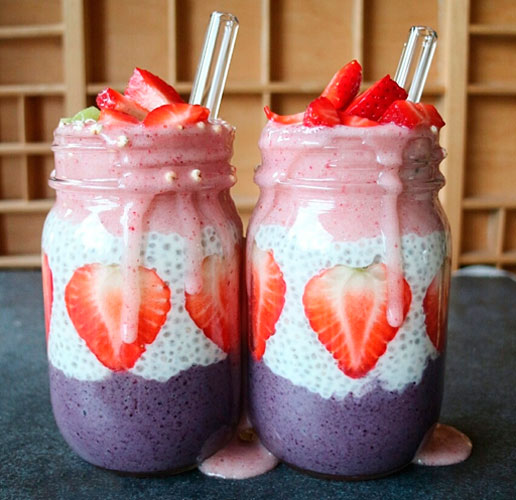 heathy smoothy of berry and chia
