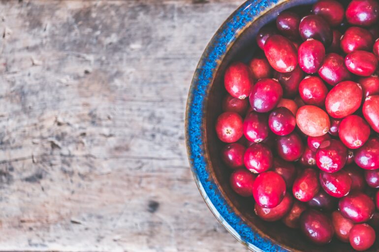 Red cranberries properties and benefits against cystitis
